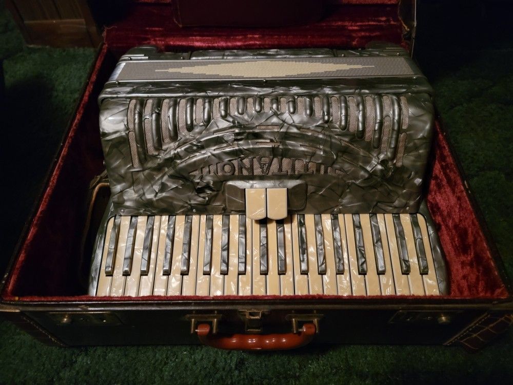 Titano Piano Accordian