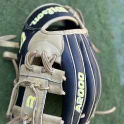 Wilson A2000 11.75  PRO-STOCK 11.75