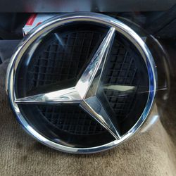 Front emblem for Mercedes
