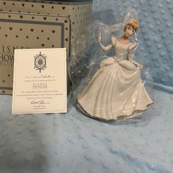 Cinderella. Walt Disney Showcase Collection Cinderella 