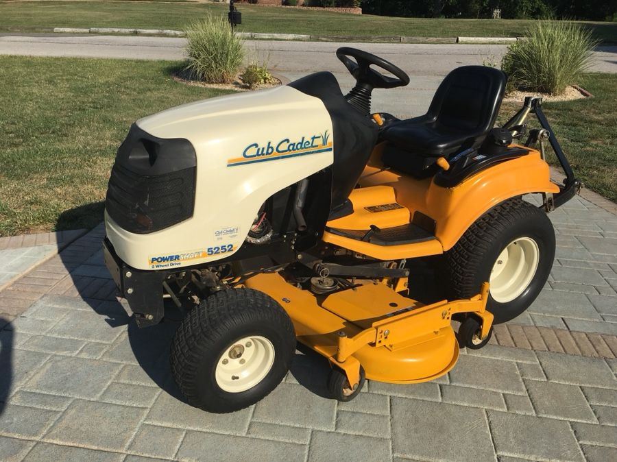 Cub Cadet 5252 Tractor 60” Deck **Delivery Available** for Sale in