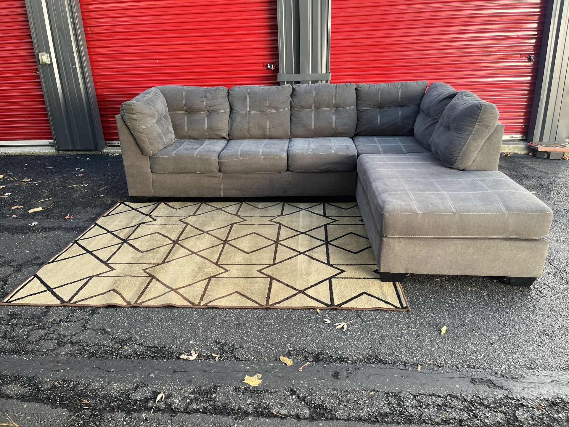 Sectional Couch!! Delivery Available 🚚!! Dimensions: 114” x 87” Length x 35” Height x 35.5” Depth