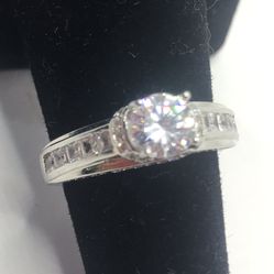 Elegant Diamond Ring Size 8