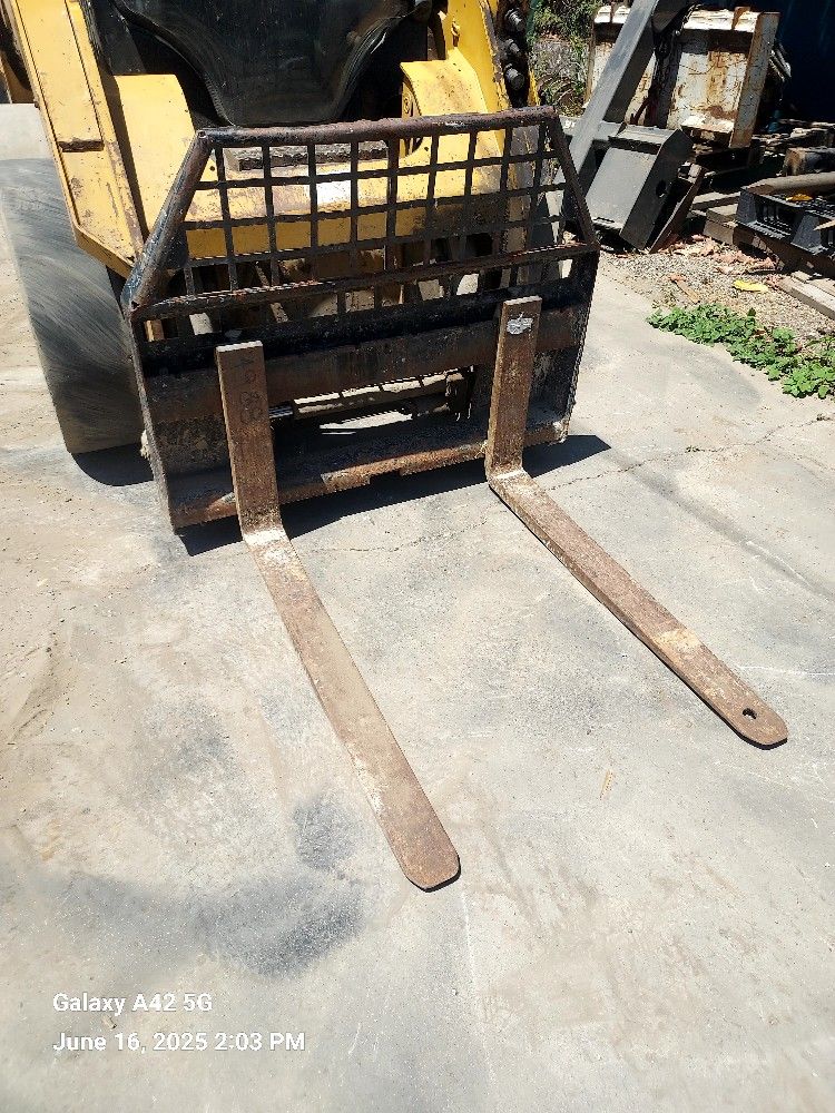 2017 Caterpillar Forklift Attachment