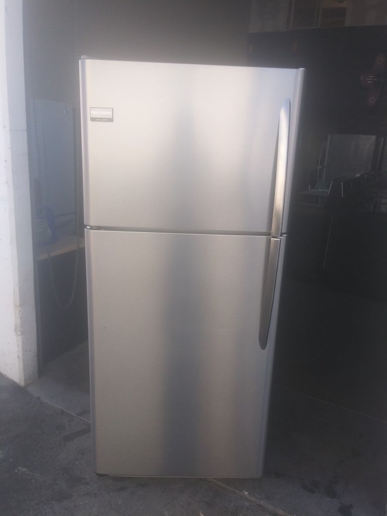 Frigidaire stainless steel top bottom refrigerator