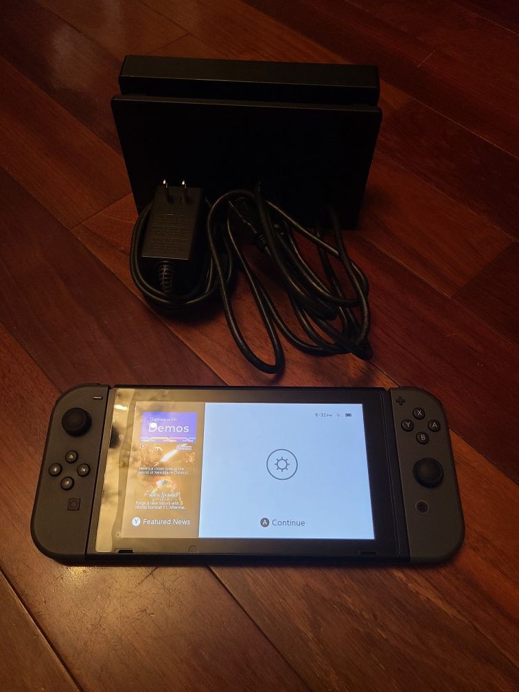 Used Nintendo switch (grey)