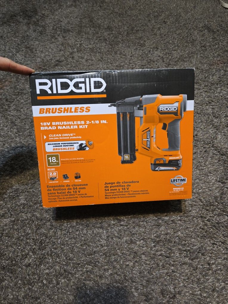 Rigid 18 Volt Brushless Brad Nailer Kit