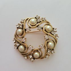 Vintage Signed Monet Brooch Pin Faux Pearl Rhinestone Gold Tone 
