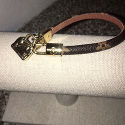 ( New ) LV leather Bracelet 