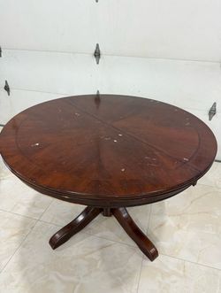 Round dinning table and 4 chairs
