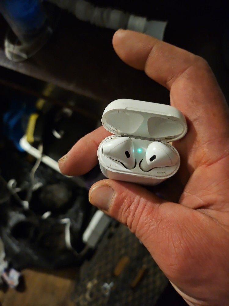 2nd Gen Apple Airpods