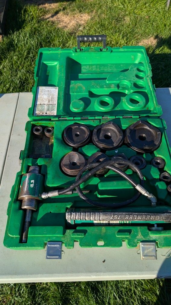 Greenlee hydraulic knockout set ½" to 4" works great