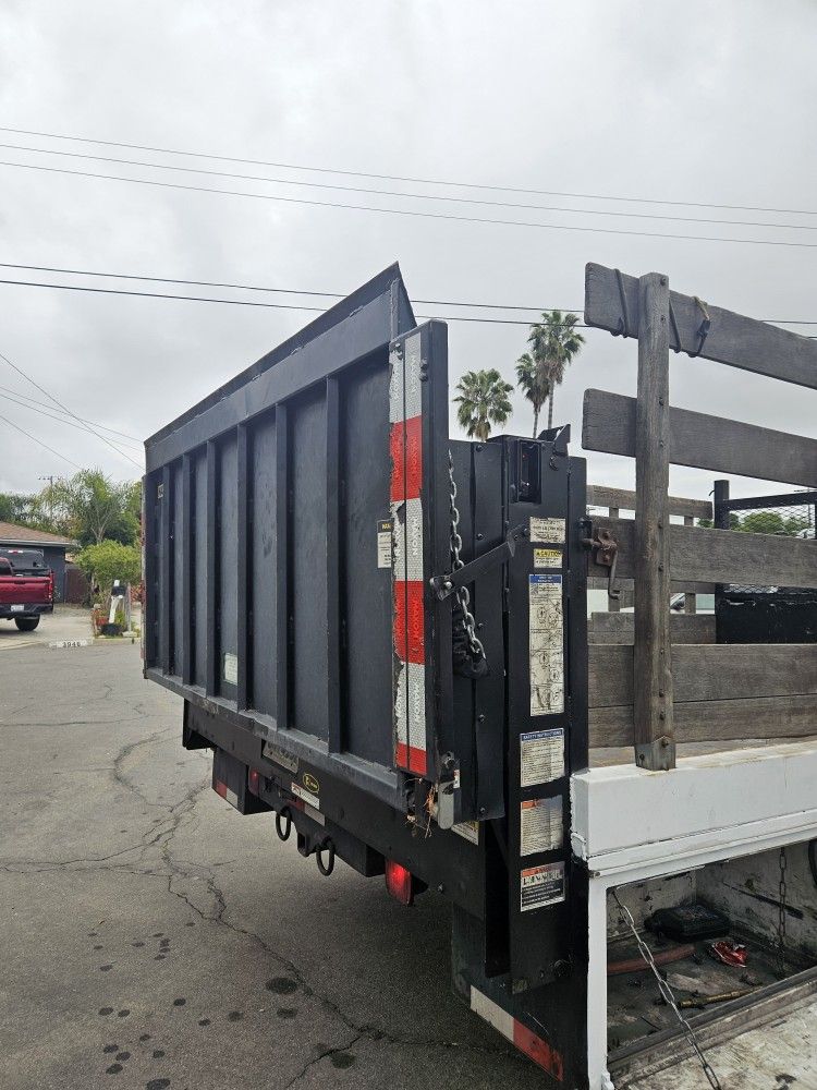 Flatbed With Lift Gate 4500