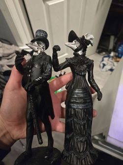 Plauge couple halloween decor