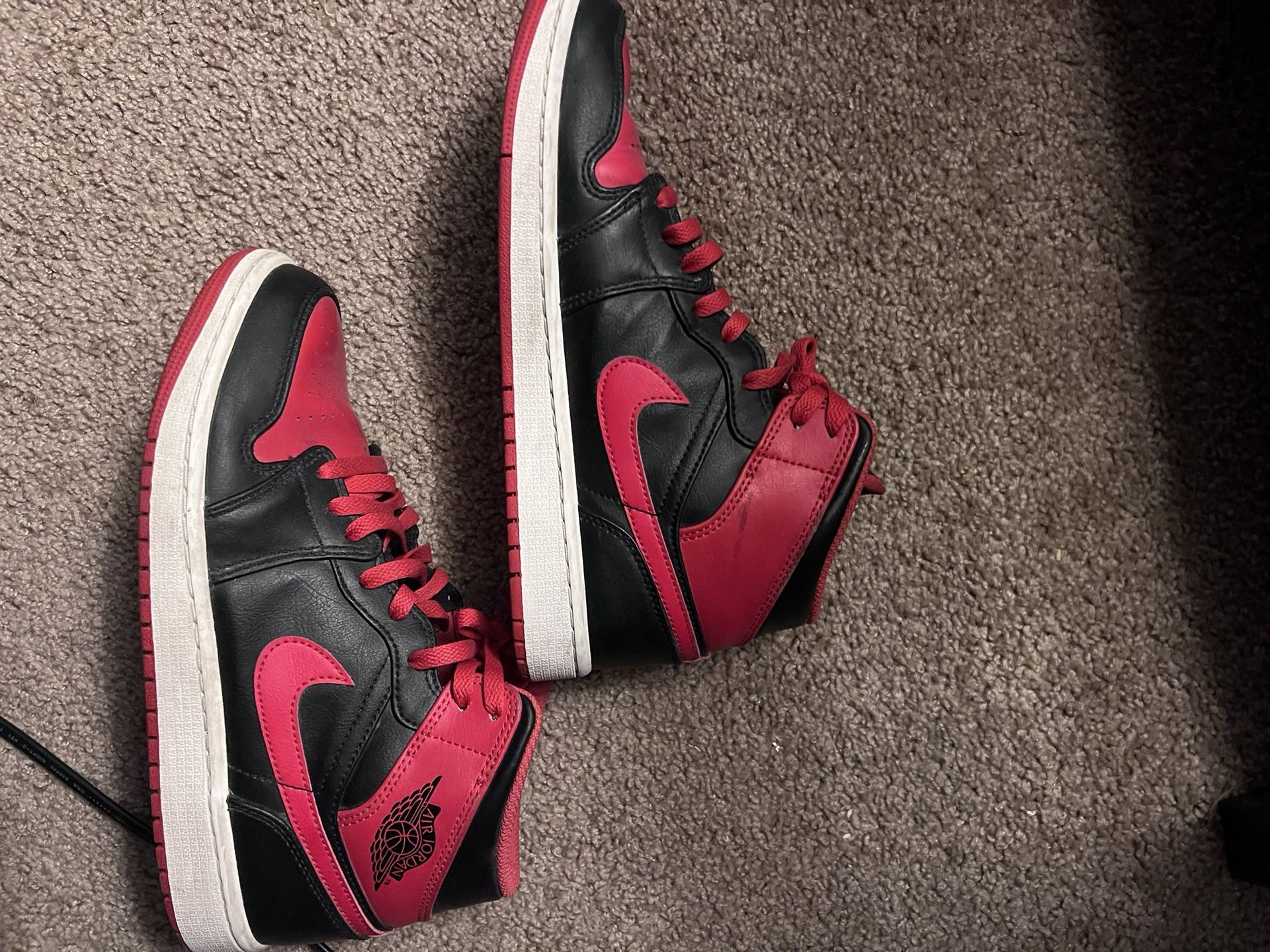 Nike Air Jordan 1 Mid Alternate Bred Red White Black