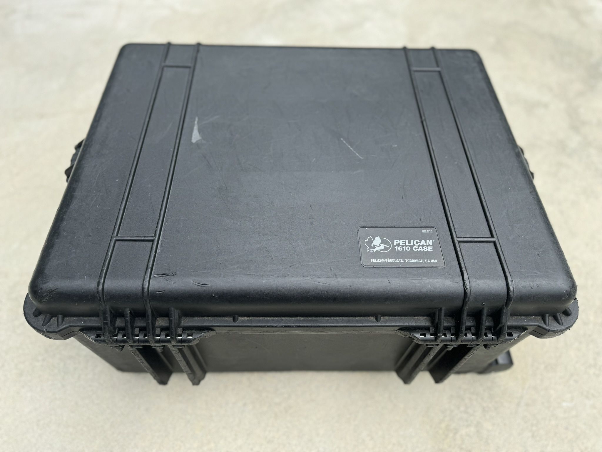 Pelican 1610 Waterproof Rolling Case Black Good Condition