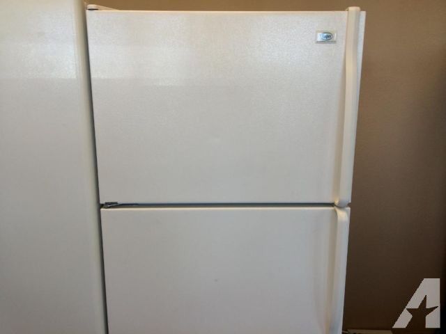 Roper Refrigerator 18 cubic foot top Freezer