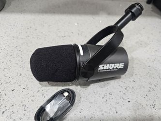 SHURE MV7i Smart Microphone & Interface w/Type-C  cable-Black