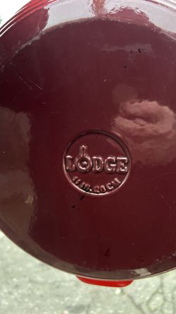 Lodge 11inch/20centimeter Red Enameled Cast Iron Skillet
