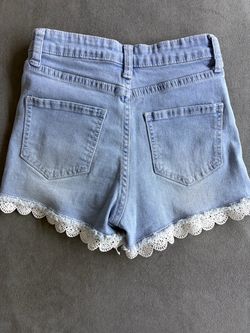 Girls shorts with lace