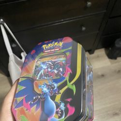 Pokémon Charizard Tin 