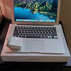 Macbook Air 2017 (13-inch, with Microsoft Office And Final Cut Pro)