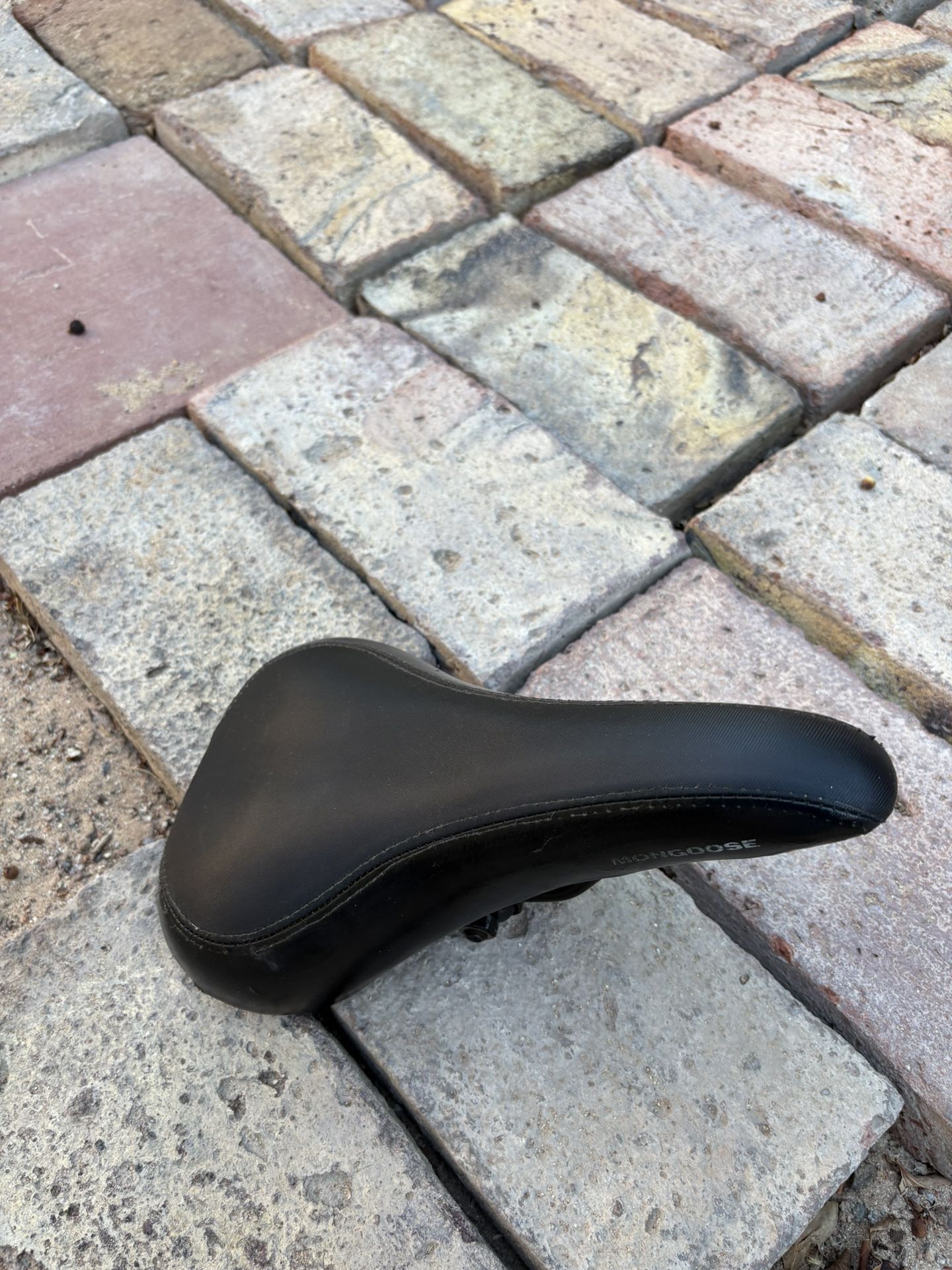 Mongoose Black Seat