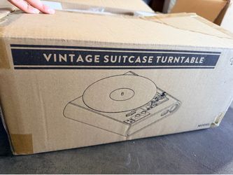 VINTAGE SUITCASE TURNTABLE