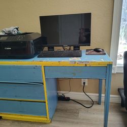 Desk With 4 Drawers 