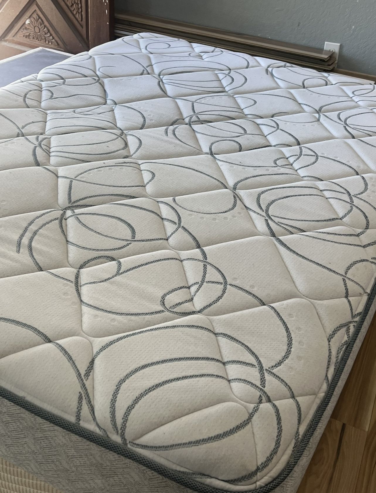 USED FULL SIZE MATTRESS WITH BOX SPRING DELIVERY AVAILABLE for Sale in