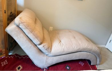 Modern chaise lounge