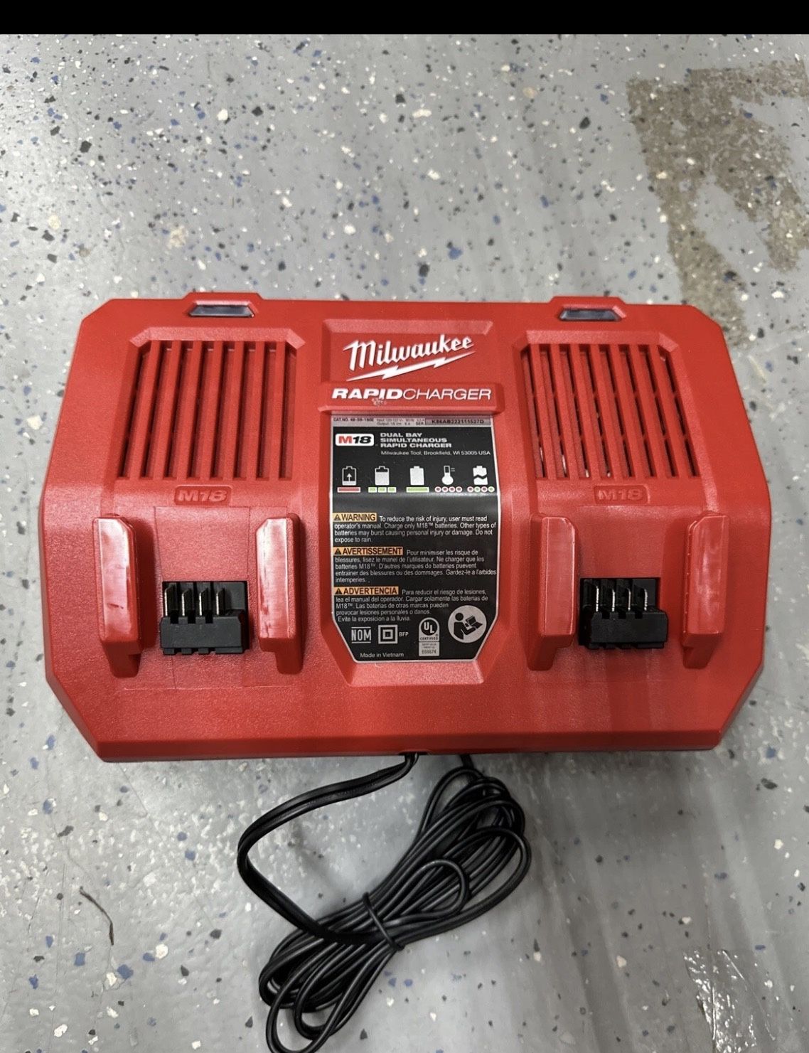 Milwaukee 48-59-1802 M18 Dual Bay Simultaneous Rapid Charger