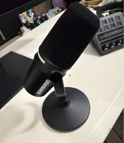 shure mv7+ podcast microphone