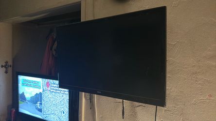 37INCH RCA TV WITH WALL STAND