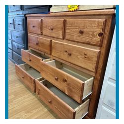 9 drawers dresser/ Nine drawers dresser