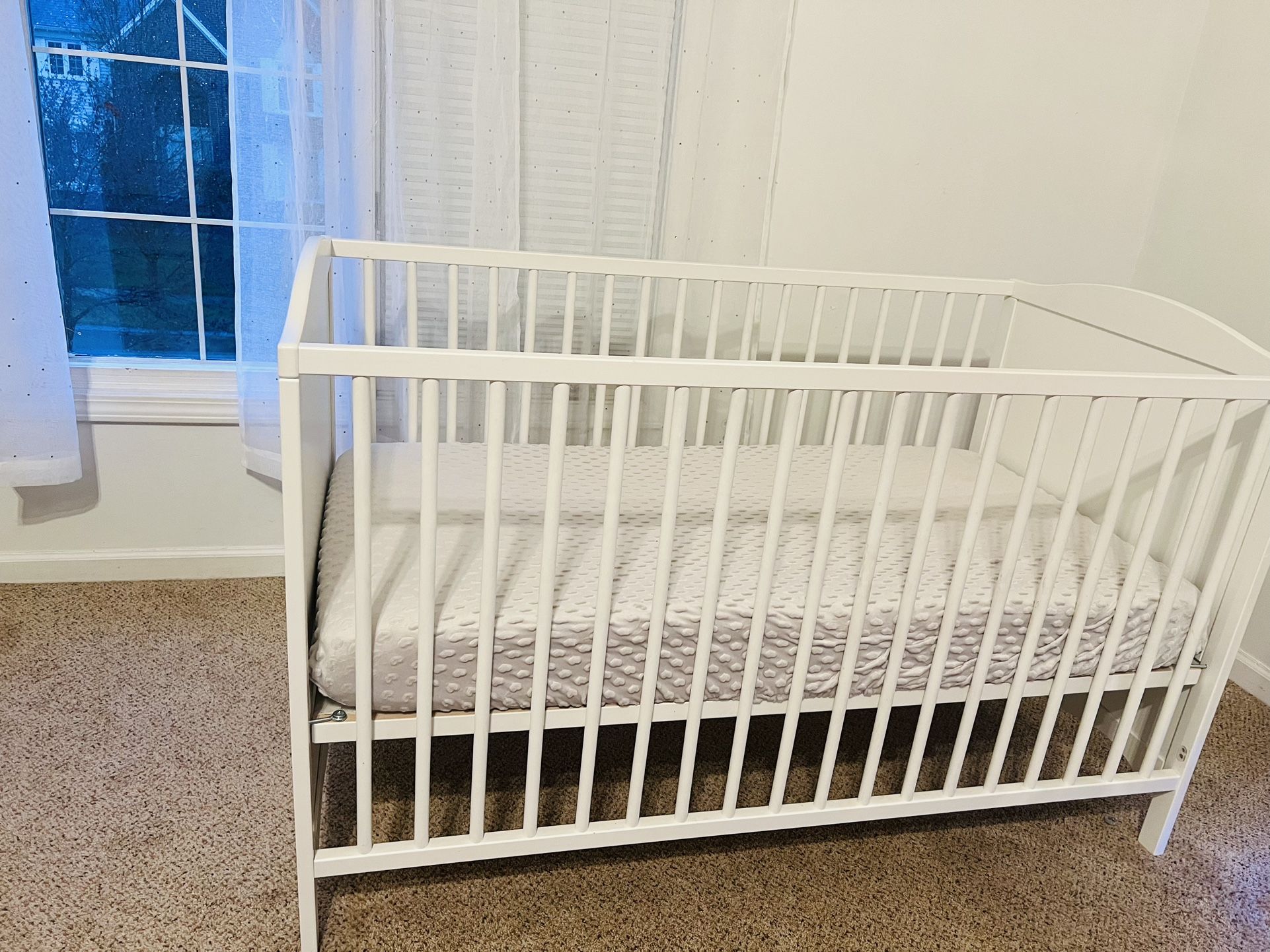 Baby Crib With Mattress 