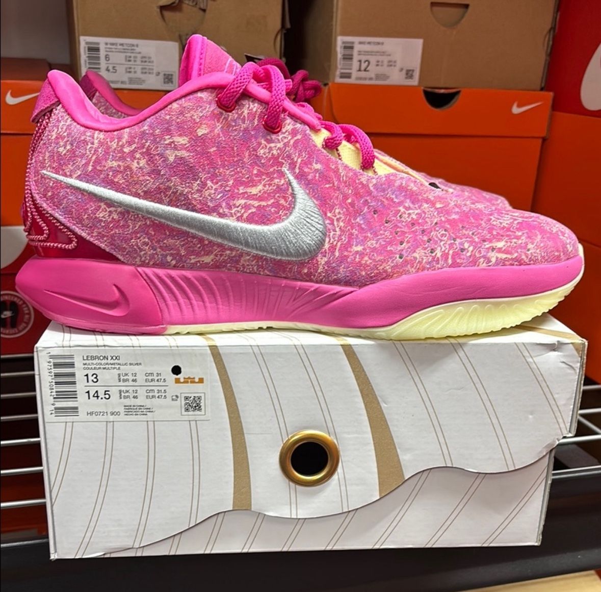 Nike LeBron 21 Men’s 13 / Women’s 14.5