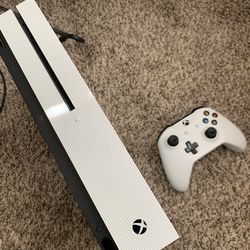 Xbox One S ! Comes With Cords And Controller! 