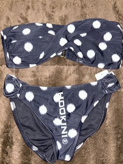 Black-and-white strapless polkadot bikini