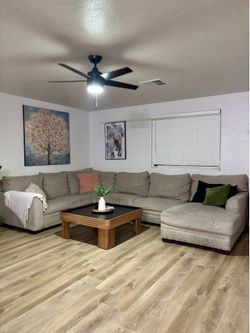 6 Seat Sectional w/ Chaise