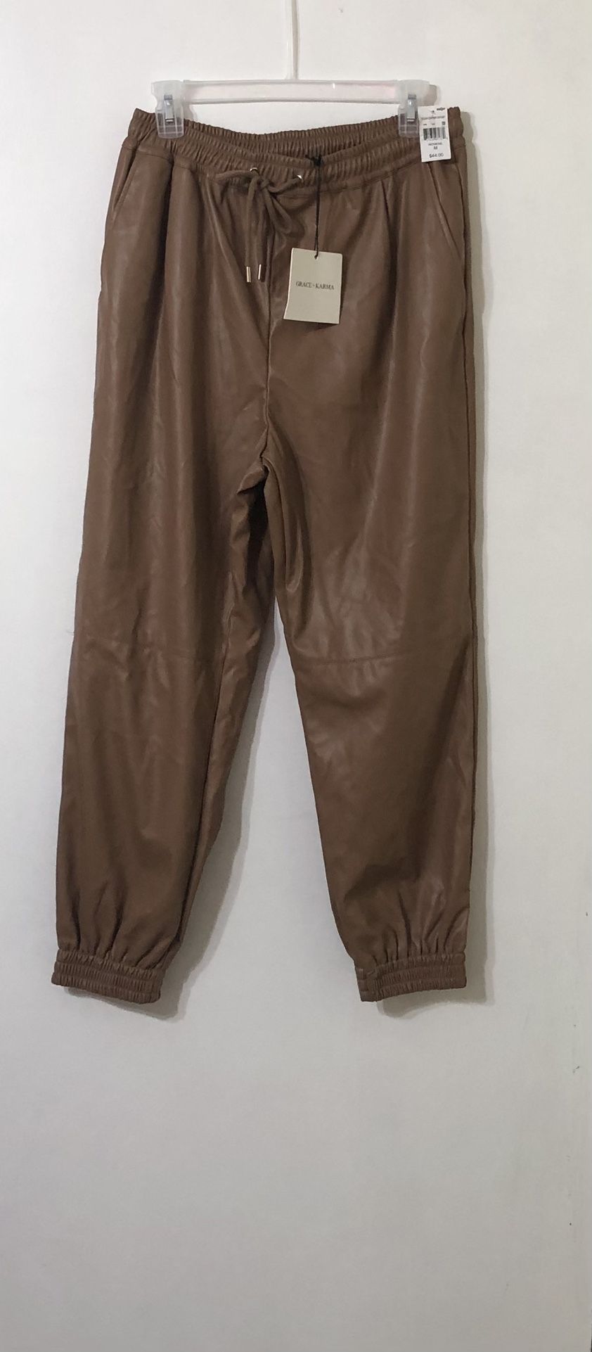 Grace+Karma Women’s  vegan Leather jogger two side pocket pull on brown. M