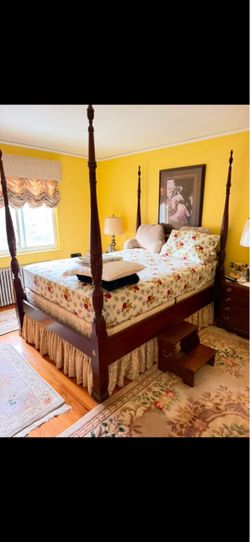 Traditional Solid Wood Four-Poster Bed – Dark Cherry/Mahogany Finish
