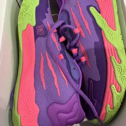 Kids Melo Sneaker Size 2.5C