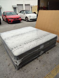 NEW MATTRESS KING SIZE PLUSH WITH BOX SPRING
