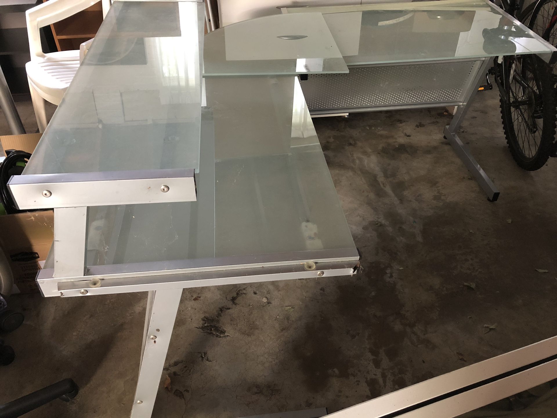 Corner tempered glass desk table