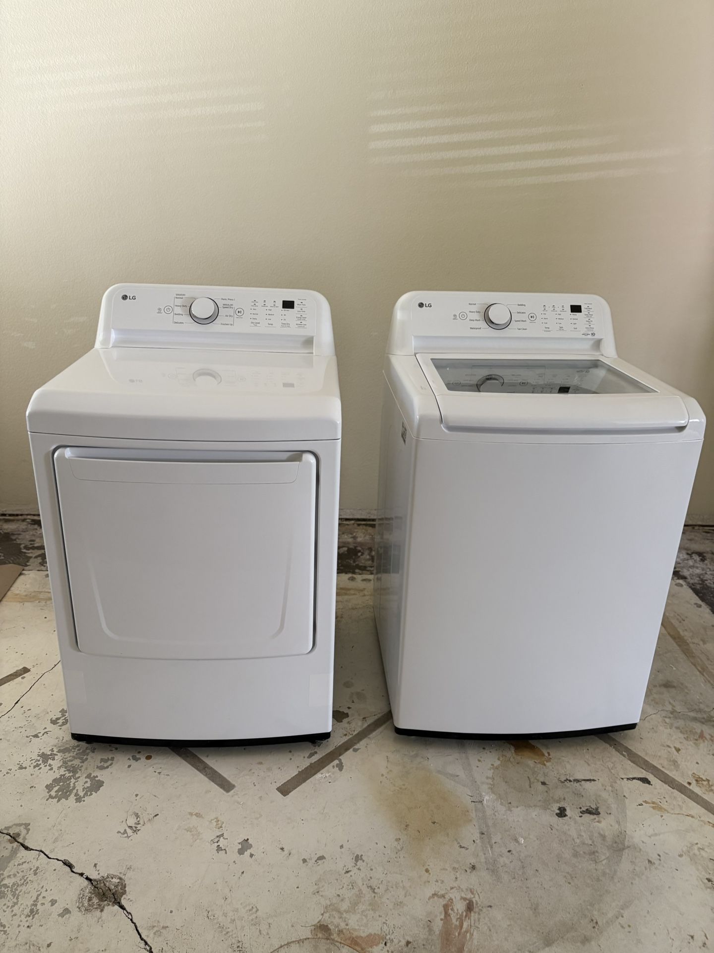 LG 4.3 Cu Ft Top Load Washer +7.3 Cu Ft Vented GAS Dryer