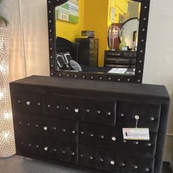 Velvet black dresser best sale
