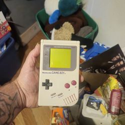 Vintage  working game boy with one game