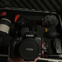 Canon EOS M50 Mark 11 camera w/ everything