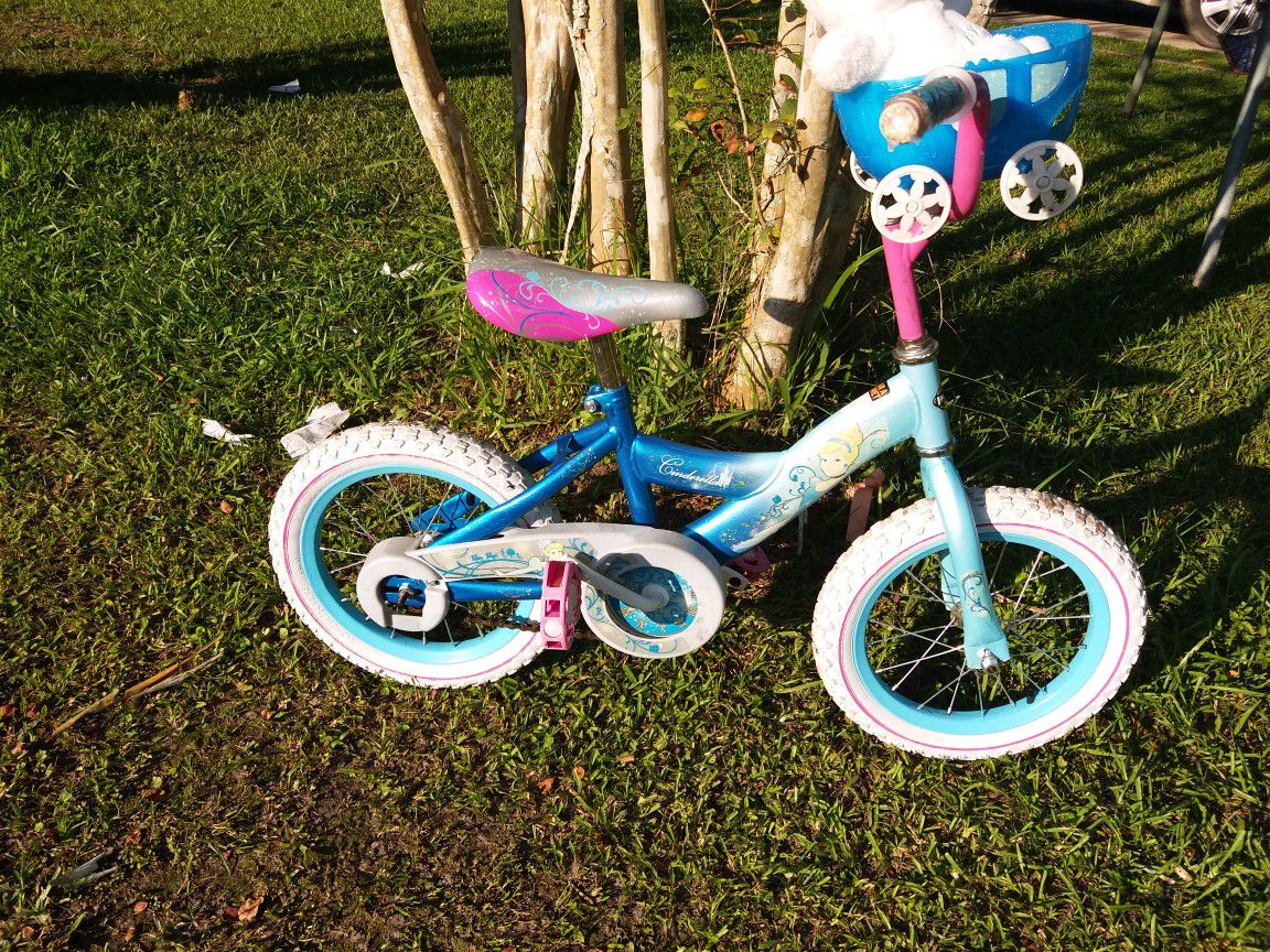 Cinderella bike/size 14/no training wheels